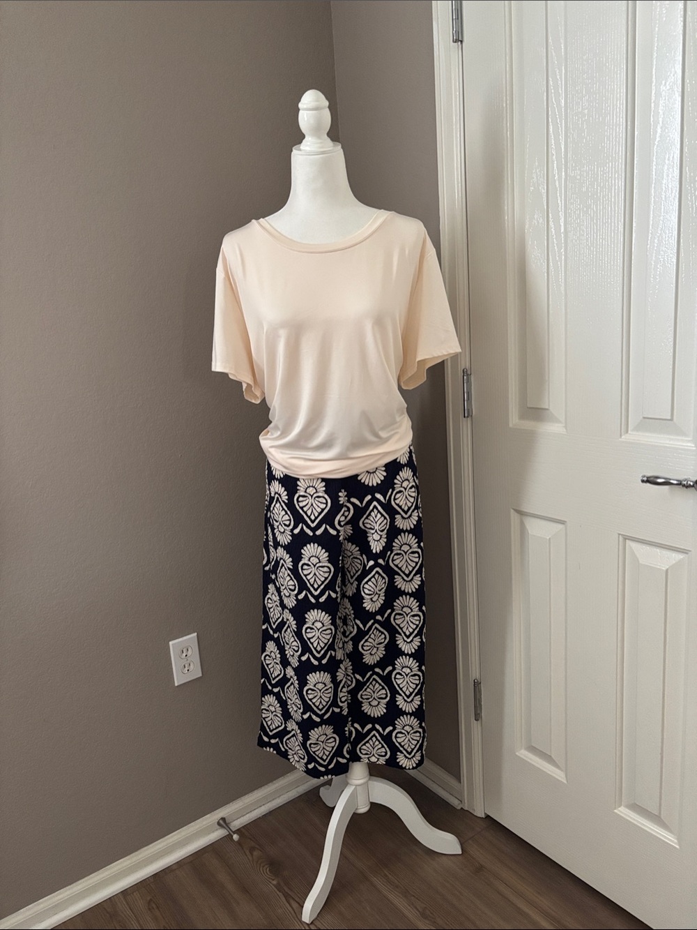 bryn Walker Navy Blue/Cream Ikat print Cropped Pants